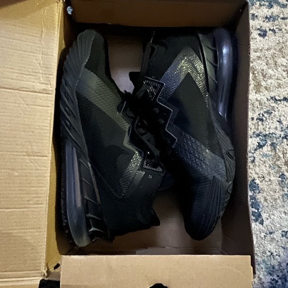 Lebron XVIII blk/blk 9.5 - Picture 2 of 6